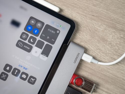 這才是iPad Pro第二好用的配件：一口變多口，還能外接顯示器 圖4